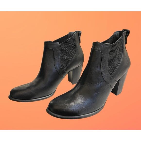 UGG Cobie II Chelsea Boots Black Womens Sz 11 High Heel Leather Booties NEW NWOB - Picture 1 of 12